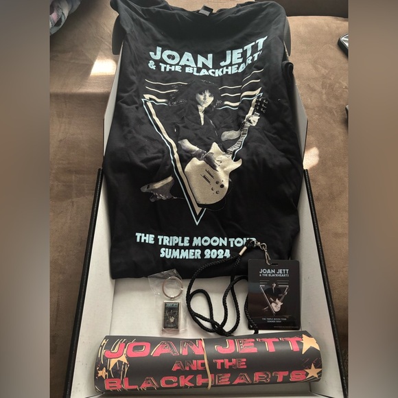 Joan Jett and The Blackhearts VIP Merch Bundle - Picture 2 of 4